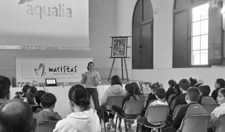 Las profesionales de Aqualia fomentan en los colegios de Dénia la conciencia sobre el agua y la igualdad