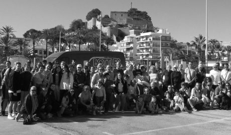 "Barriendo mares" Dénia: Decenas de voluntarios limpian la costa y eliminan especies invasoras de las dunas