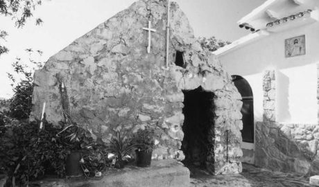 La ermita del Pare Pere en Dénia corre peligro por el traslado a Ontinyent de su custodio Fray Enrique Oltra