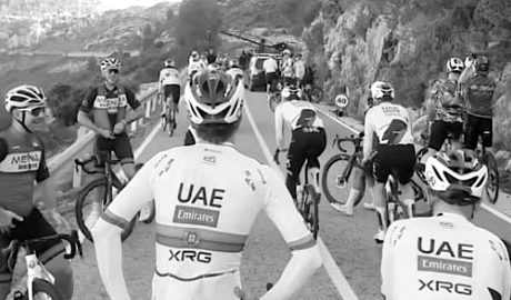 Lanzan chinchetas a los ciclistas en el Coll de Rates: «Esa no es la solución»