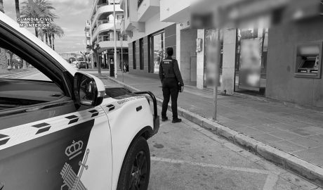 La Guardia Civil detiene en Moraira a un hombre con dos órdenes de búsqueda